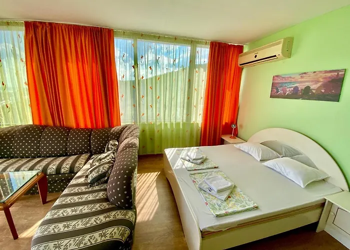 Jackie Къща за гости 4*