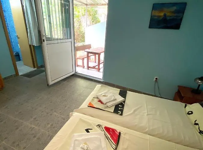 Jackie בית הארחה גולדן סנדס