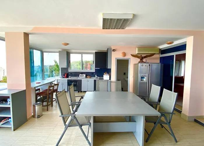 Jackie בית הארחה