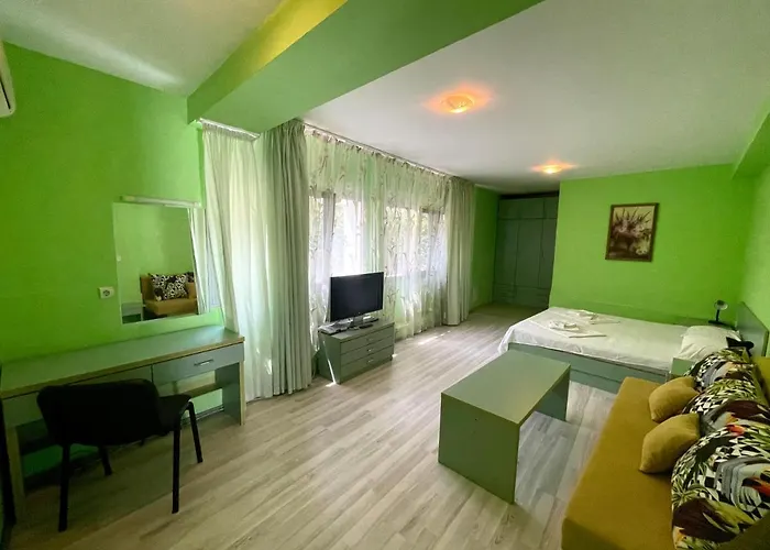 Jackie Къща за гости 4*