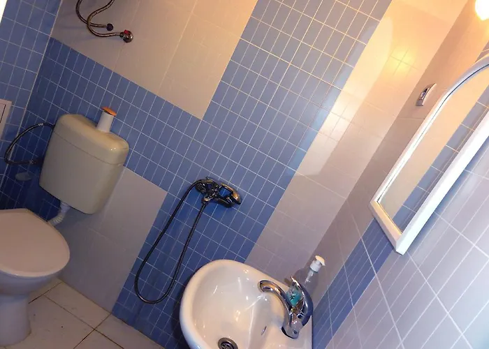 Jackie בית הארחה 4*