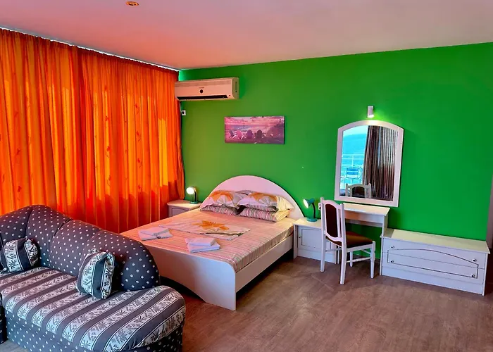 Jackie בית הארחה 4*