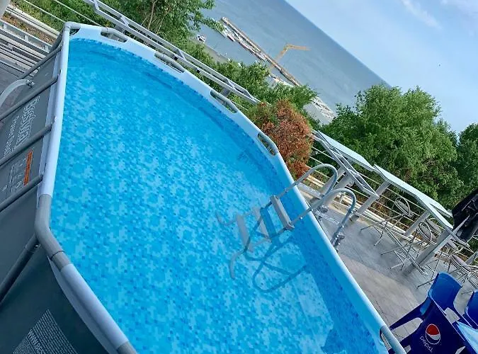 בית הארחה Jackie 4*