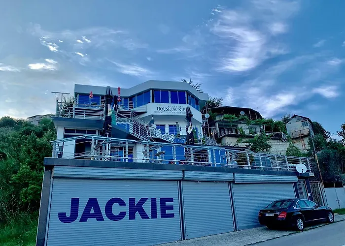 בית הארחה Jackie 4*